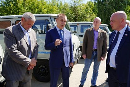 Парламентарии приняли участие в передаче новых автомобилей в филиалы «Облкоммунэнерго»